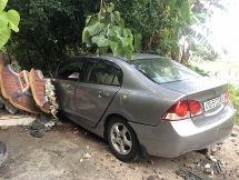 Ô tô tông người đi bộ rồi lao vào ngôi miếu dưới chân bán đảo Sơn Trà