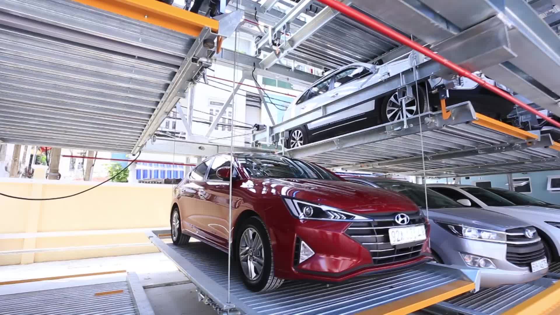 CLIP: Đã mắt với bãi đỗ xe thông minh đầu tiên tại trung tâm Đà Nẵng