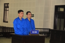 Đà Nẵng: Vác mã tấu chém người, 2 nam thanh niên dắt nhau vào tù
