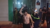 Cảnh sát PCCC Đà Nẵng phá tường giải cứu 3 người dân thoát khỏi đám cháy