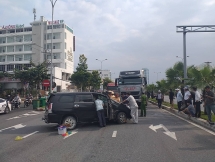 Xe ben tông ô tô 7 chỗ, tài xế hoảng loạn