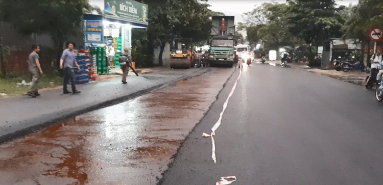 Quảng Nam: Bóc toàn bộ mặt đường thi công khi trời đang mưa để thảm lại