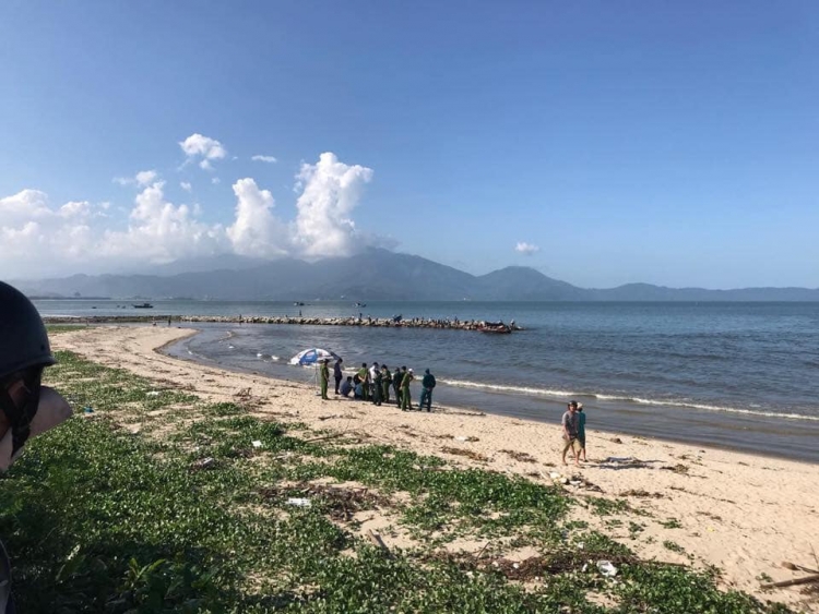 da nang phat hien thi the phu nu troi vao bo bien nghi nhay cau cam le