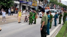 da nang vo khoc tham thiet khi chong tu vong tren duong mang cam cho con