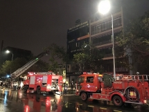 Đà Nẵng: Trời đang mưa to, cửa hàng nội thất vẫn bị bốc cháy ngùn ngụt