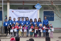 Thiện nguyện “Tết gắn kết” đến với học sinh vùng cao Quảng Nam