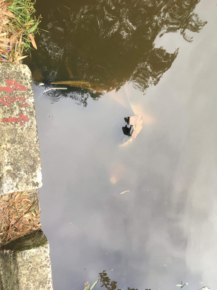 quang nam nguoi vo tre khoc thet khi biet chong tu vong duoi cong lai nghi