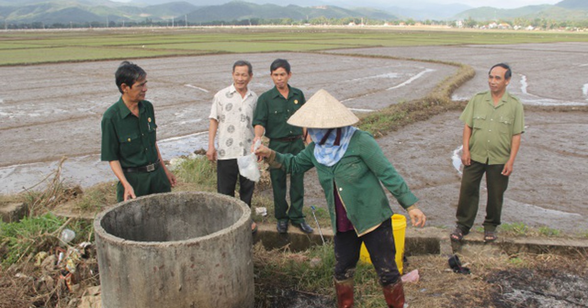 Cựu chiến binh vận động dân gom vỏ thuốc bảo vệ thực vật để bảo vệ môi trường