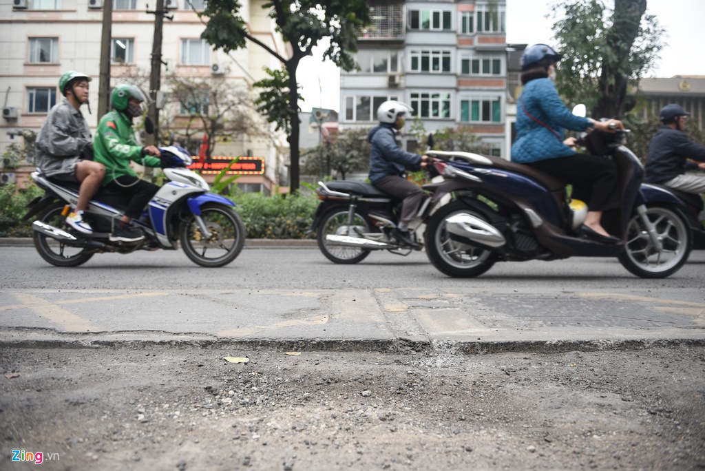 Đường phố bị lật tung lên sửa chữa dịp cuối năm duong pho bi lat tung len sua chua dip cuoi nam