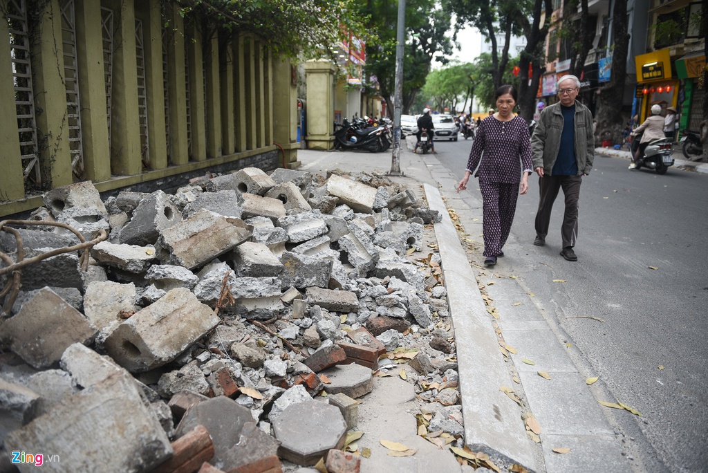 Đường phố bị lật tung lên sửa chữa dịp cuối năm duong pho bi lat tung len sua chua dip cuoi nam