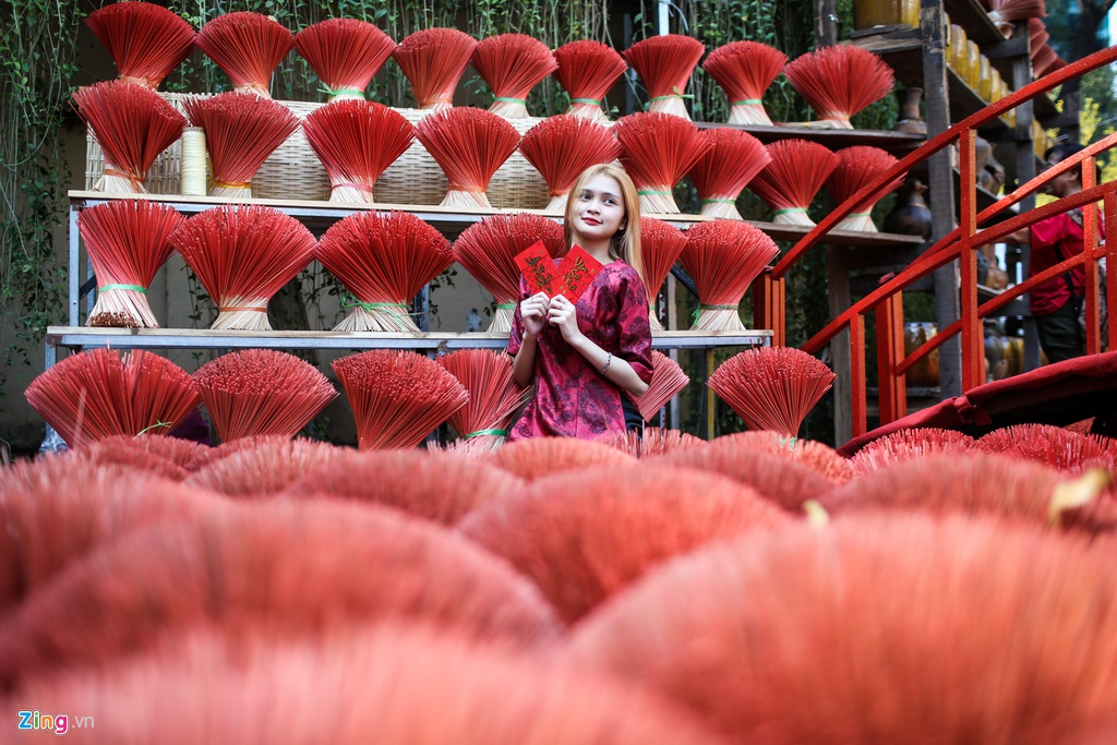 Dịch vụ trang điểm, cho thuê áo dài chụp ảnh bên hoa mai ở TP.HCM dich vu trang diem cho thue ao dai chup anh ben hoa mai o tphcm