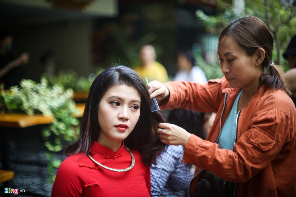 Dịch vụ trang điểm, cho thuê áo dài chụp ảnh bên hoa mai ở TP.HCM dich vu trang diem cho thue ao dai chup anh ben hoa mai o tphcm