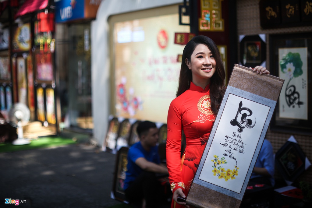 Dịch vụ trang điểm, cho thuê áo dài chụp ảnh bên hoa mai ở TP.HCM dich vu trang diem cho thue ao dai chup anh ben hoa mai o tphcm