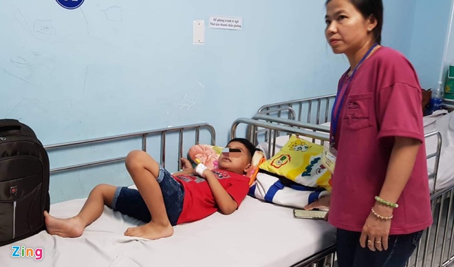 nguyen nhan nao khien hang chuc hoc sinh nhap vien khi di tham quan