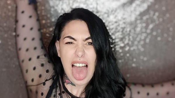 Ra nước ngoài nâng ngực, cô gái trẻ phải cắt bỏ 2 bên vú