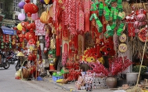 Rực rỡ sắc màu Tết trên phố hàng Mã