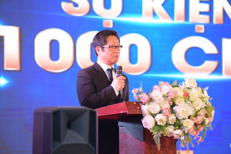 doi canh de viet nam bay len