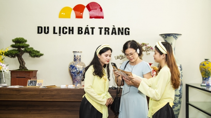 Gốm Bát Tràng, lụa Vạn Phúc được vinh danh ở Lễ hội Quà tặng du lịch 2025