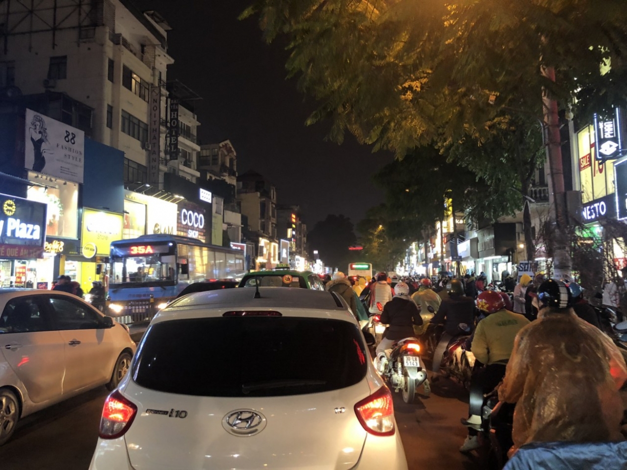 Hà Nội những ngày cận tết: Tắc mọi ngả đường, mọi thời điểm