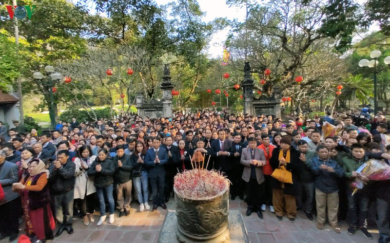 hang van du khach du le khai hoi den soc xuan canh ty 2020