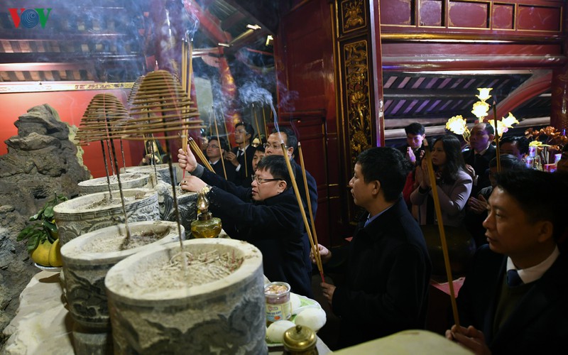 hang van du khach du le khai hoi den soc xuan canh ty 2020