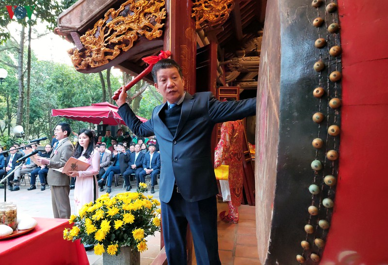 hang van du khach du le khai hoi den soc xuan canh ty 2020