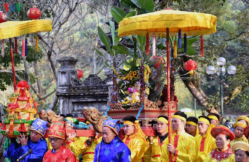 hang van du khach du le khai hoi den soc xuan canh ty 2020