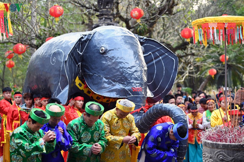 hang van du khach du le khai hoi den soc xuan canh ty 2020