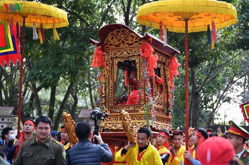 hang van du khach du le khai hoi den soc xuan canh ty 2020