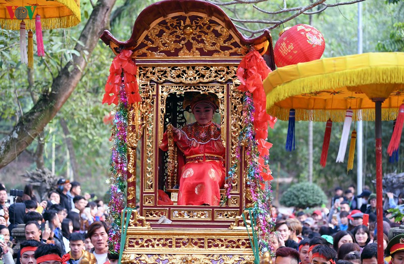 hang van du khach du le khai hoi den soc xuan canh ty 2020