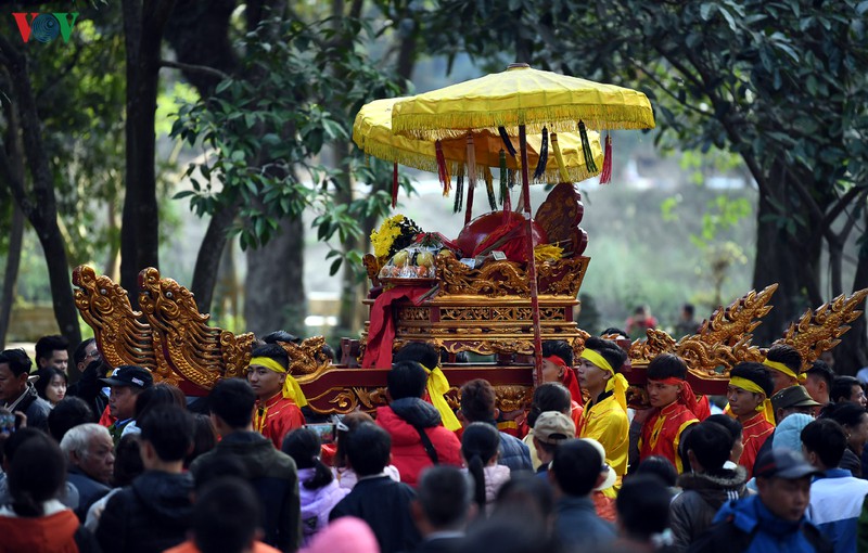 hang van du khach du le khai hoi den soc xuan canh ty 2020