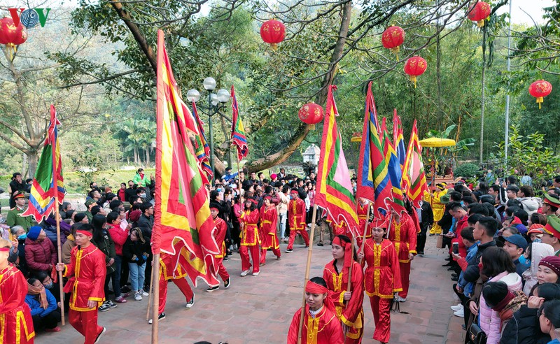 hang van du khach du le khai hoi den soc xuan canh ty 2020