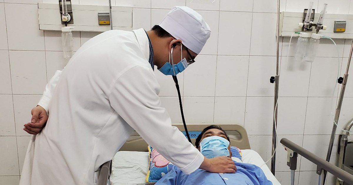 Suýt mất mạng vì tự ý đắp gừng mật ong lên vết cua cắp