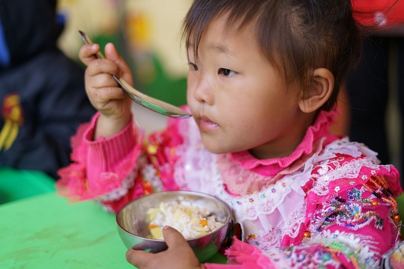 Mang đông ấm yêu thương tới các em nhỏ Cao Bằng