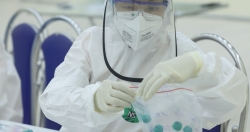 Việt Nam phát hiện 2 ca Covid-19 ngoài cộng đồng, Bộ Y tế họp khẩn