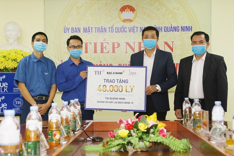 TH trao tặng hơn 200.000 ly sữa cho tuyến đầu chống dịch ở Hải Dương, Quảng Ninh