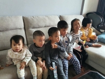 Náo loạn tìm chỗ trông trẻ sau quyết định cho nghỉ học