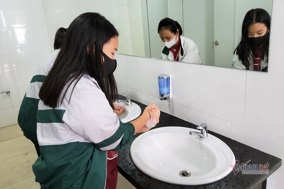 nhung chat cam khi pha che dung dich rua tay diet khuan