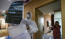 Số người nhiễm virus corona tăng gần 15.000