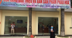 Người dân bắt đầu đi mua pháo hoa về đốt dịp Tết