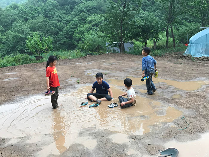 trẻ kém thông minh, cản trở tính tò mò chỉ vì cha mẹ làm điều này