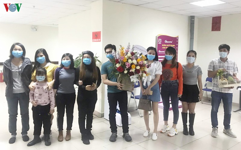 30 người từ Vũ Hán trở về xuất viện, tiếp tục theo dõi y tế tại nhà