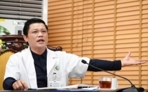 Bác sĩ BV Phụ sản HN nhận phong bì sẽ bị đình chỉ, chụp ảnh dán tường