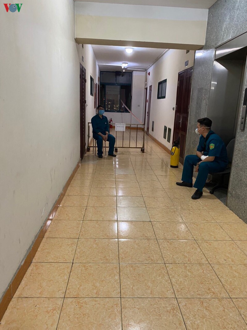 1 phu nu o ha noi tuc nguc va kho tho xe cap cuu lap tuc co mat