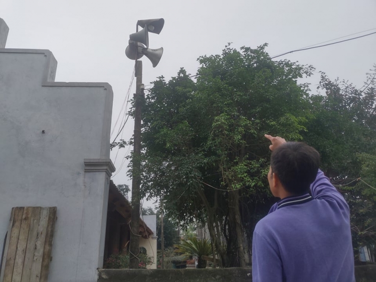 Cựu trưởng thôn khấp khởi vì loa xã 
