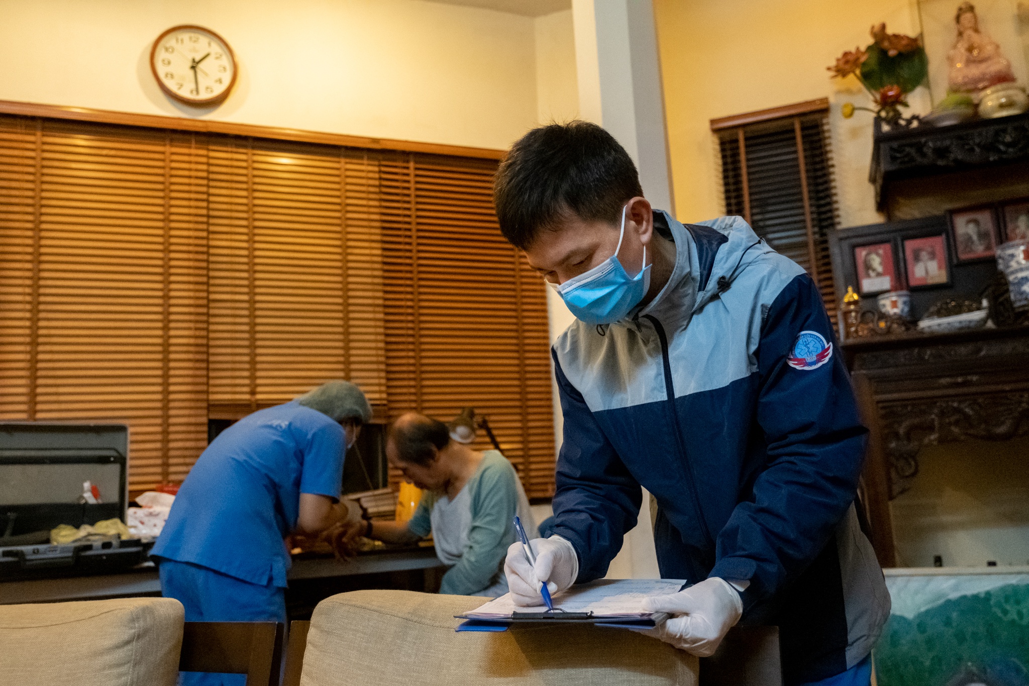 24 gio khong ngu va chuyen di cua nhung bac si dac biet