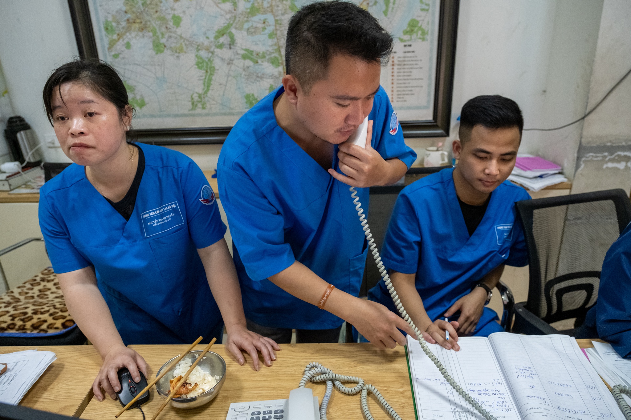 24 gio khong ngu va chuyen di cua nhung bac si dac biet