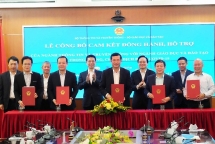 Công nghệ tiếp sức để học sinh "tạm dừng đến trường, không dừng việc học"