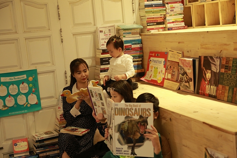 Người mở nhà sách miễn phí, truyền cảm hứng học tiếng Anh cho trẻ em Việt