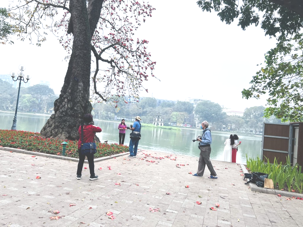 Để Phố đi bộ nối dài những bước chân vui mỗi người dân cần tiếp tục chấp hành các quy định phòng, chống dịch